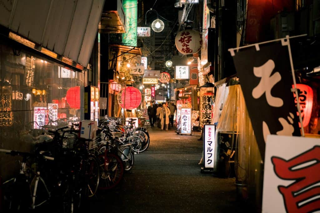 Food and drinks you should try at an izakaya Street lights