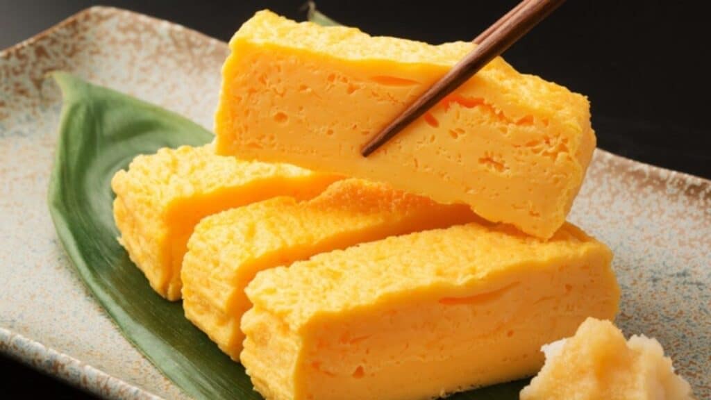 Food and drinks you should try at an izakaya Tamagoyaki