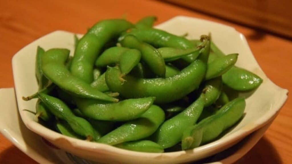 Food and drinks you should try at an izakaya edamame