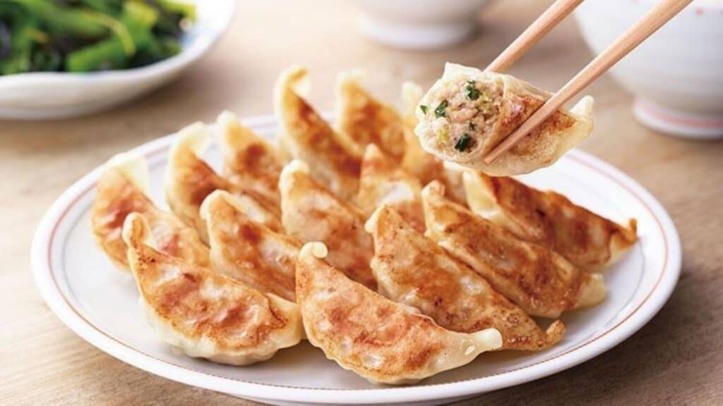 Food and drinks you should try at an izakaya gyoza