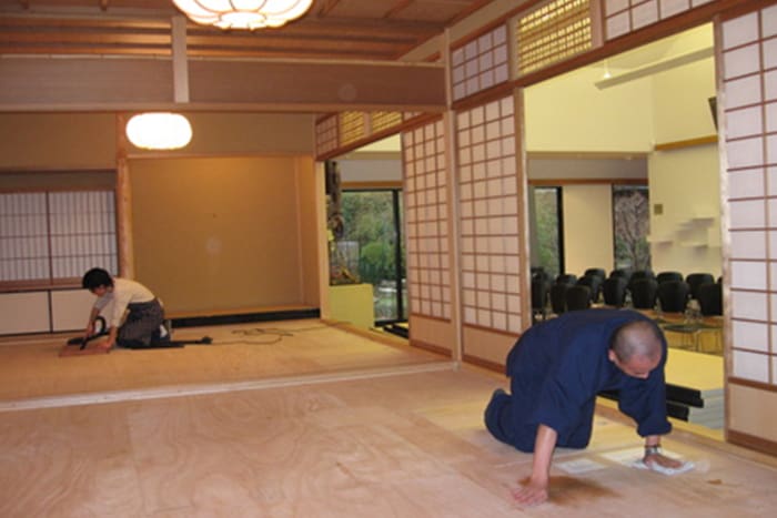 People cleaning a Japanese style house