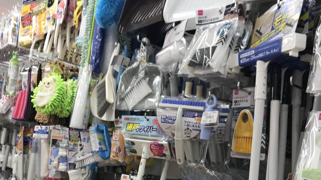 100 Yen Shop _ Tips on where to go and what to buy household products