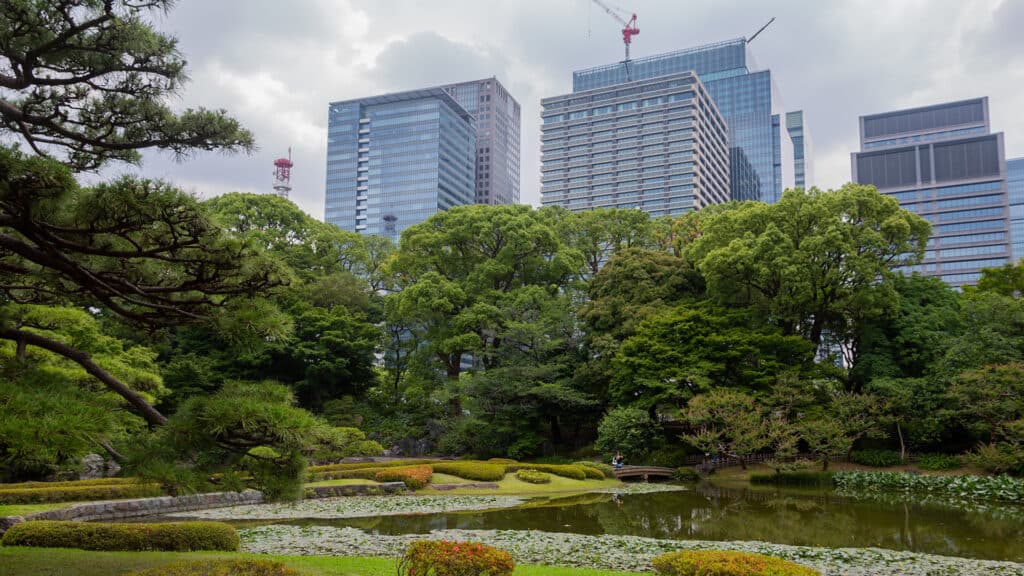 traveling during coronavirus visiting japaense gardens and parks