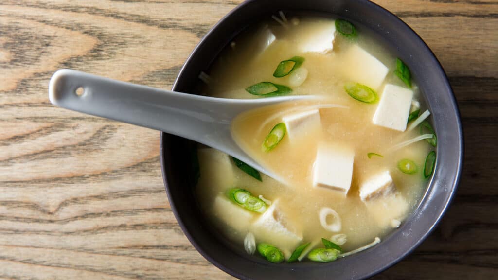 Japanese things you can do during lockdown, Japanese food and drinks miso soup