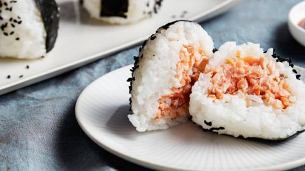 Japanese things you can do during lockdown, Japanese food and drinks onigiri