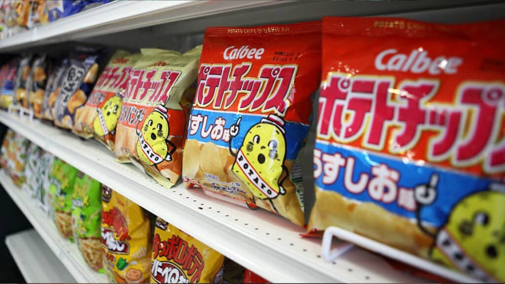 Japanese things you can do during lockdown, Japanese food and drinks potato chips