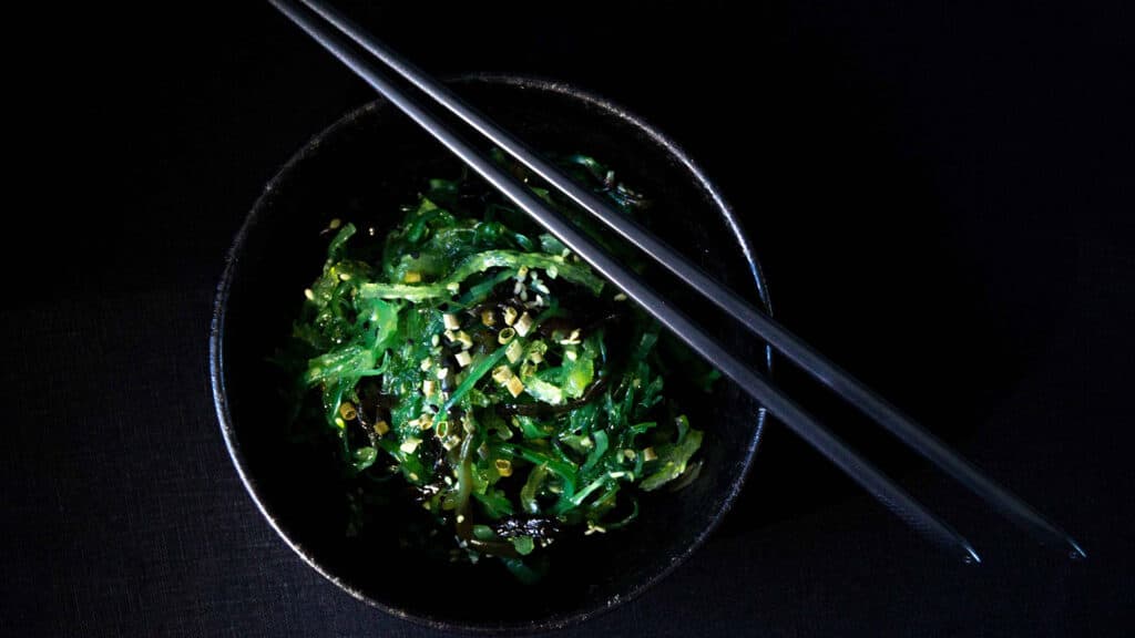 Japanese things you can do during lockdown, Japanese food and drinks wakame seaweed