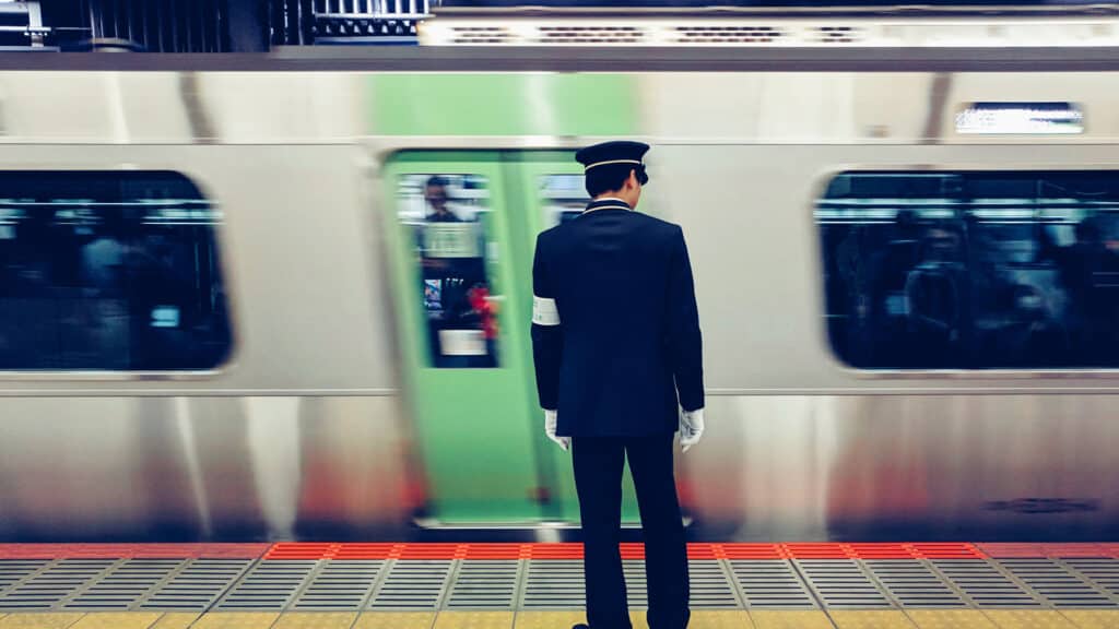 7 Unspoken rules of things NOT to do on the Tokyo subway train master