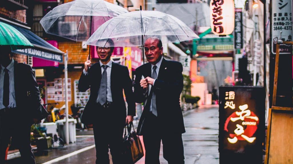 How Japanese people cheat without cheating, hidden Japanese culture man walking How Japanese people “cheat without cheating”, hidden Japanese culture
