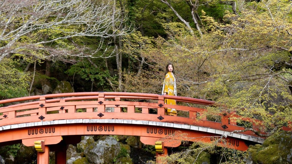 Geisha with Japanese Japan traditional bridge The Elusive Geisha: Japan’s Lady of the Night?