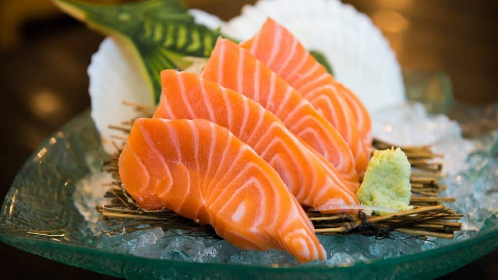 Top 8 healthy Japanese food Salmon sashimi