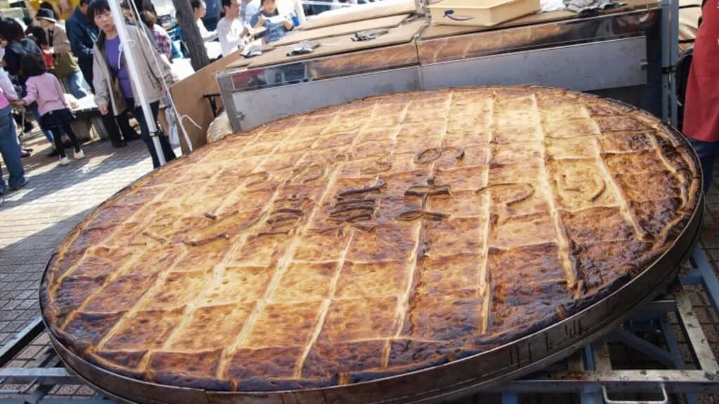 What to do in Aomori Kyodai Apple pie in Hirosaki Cherry Blossom Festival