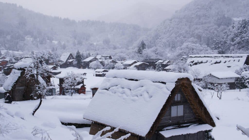 Where to visit in winter in Japan Shirakawa-go