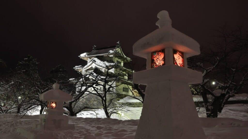 8 Best Winter festivals Hirosaki castle snow lantern festival 1