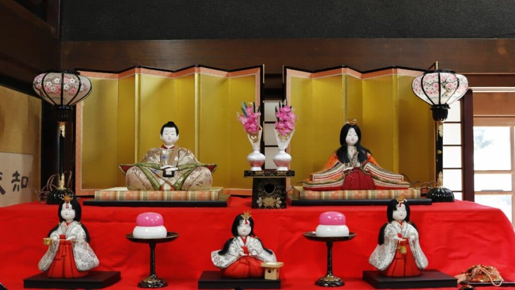 Hinamatsuri Ultimate guide How to decorate with Hina dolls