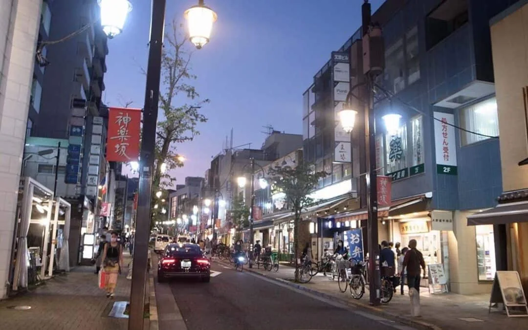 Iidabashi area guide Kagurazaka-dori