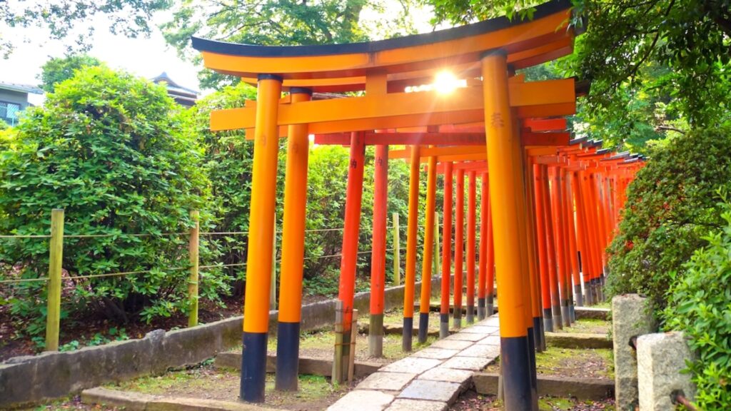 Iidabashi area guide Nezu Shrine