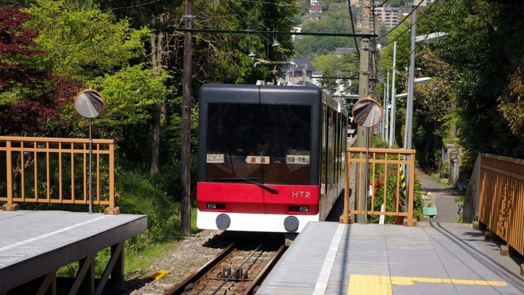 Hakone Itinerary Take Hakone Tozan Cable Car to Owakudani