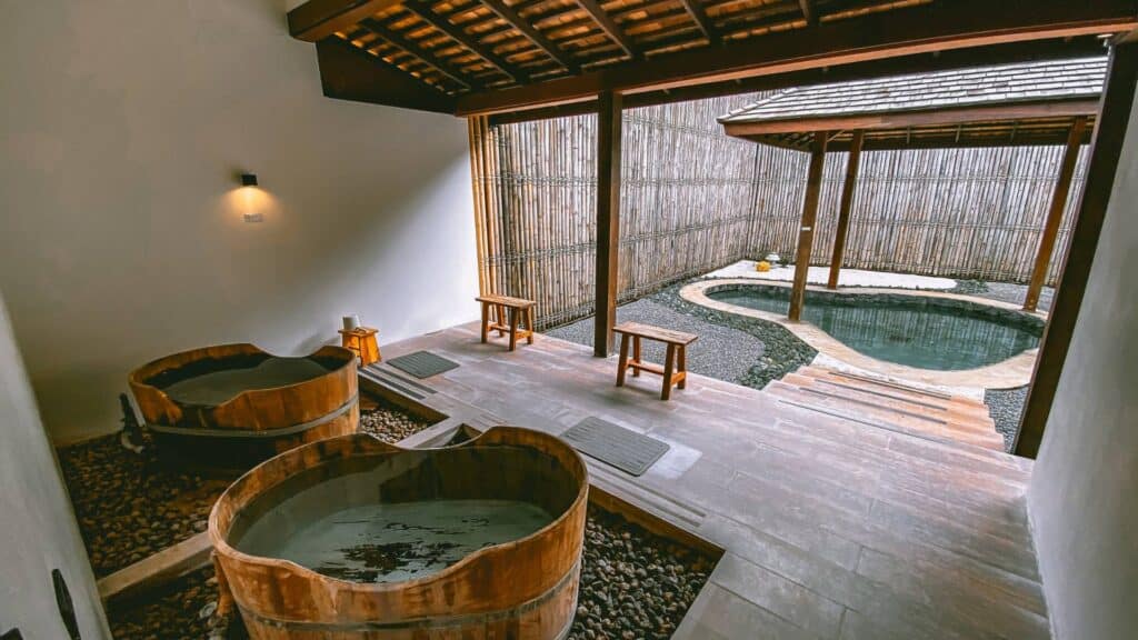 Day Onsens in Hakone Featured Image