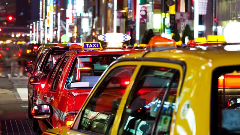 Do’s and Don’ts Don’t Open Taxi Doors