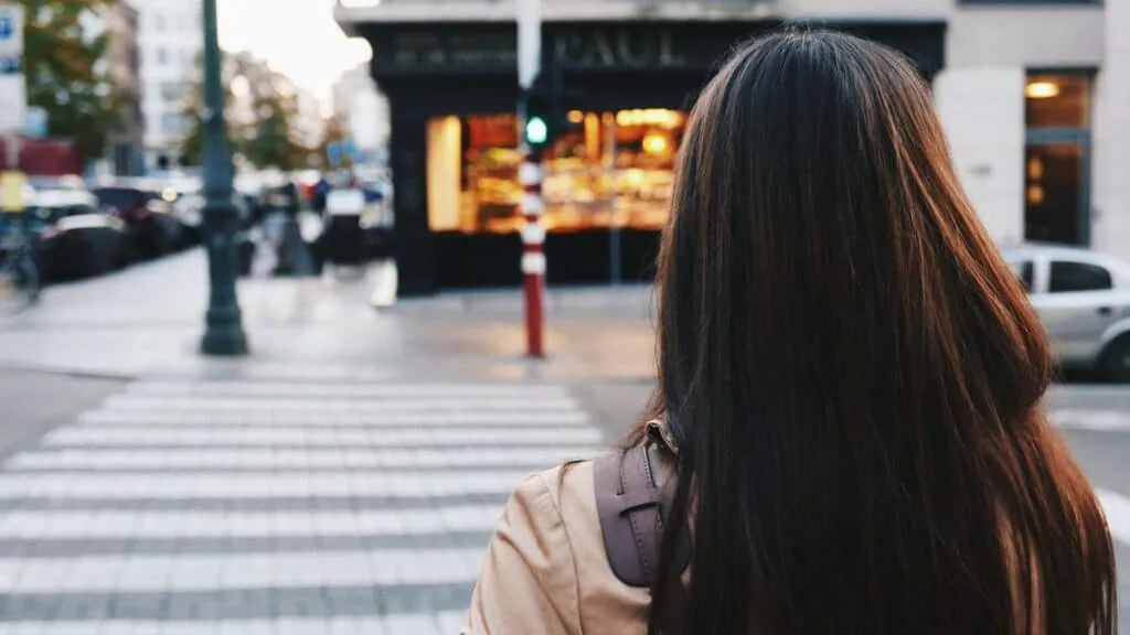 Do’s and Don’ts Don’t walk on the Right Side