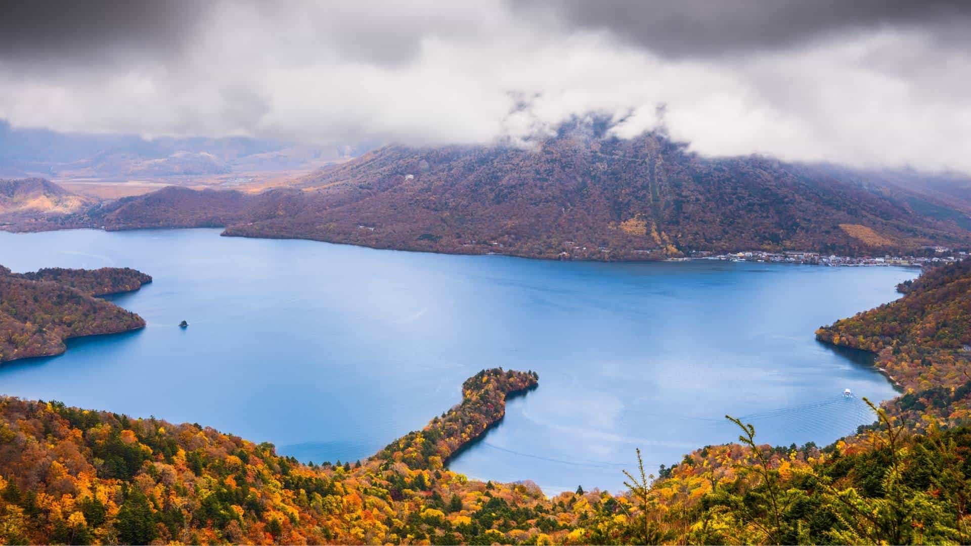 Best Sights to enjoy in Japan in June Lake Chuzenji (Tochigi Prefecture) 