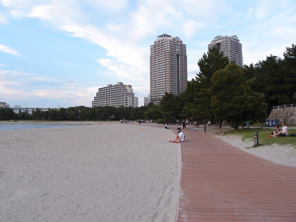 3 Stops on the Yurikamome Line: Odaiba Kaihinkoen