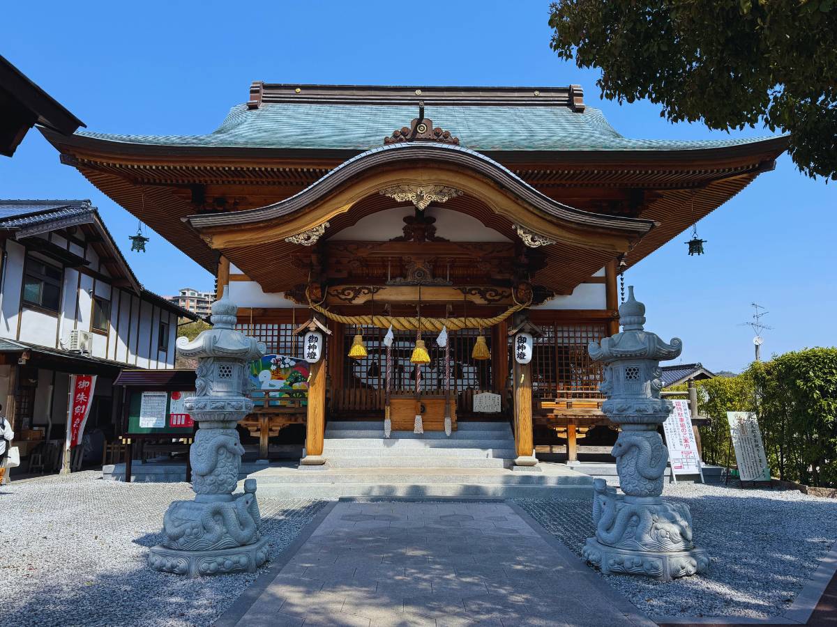 (Photo by Flip Japan) Yamaguchi Iwakuni Shirohebi Shrine (岩国白蛇神社)