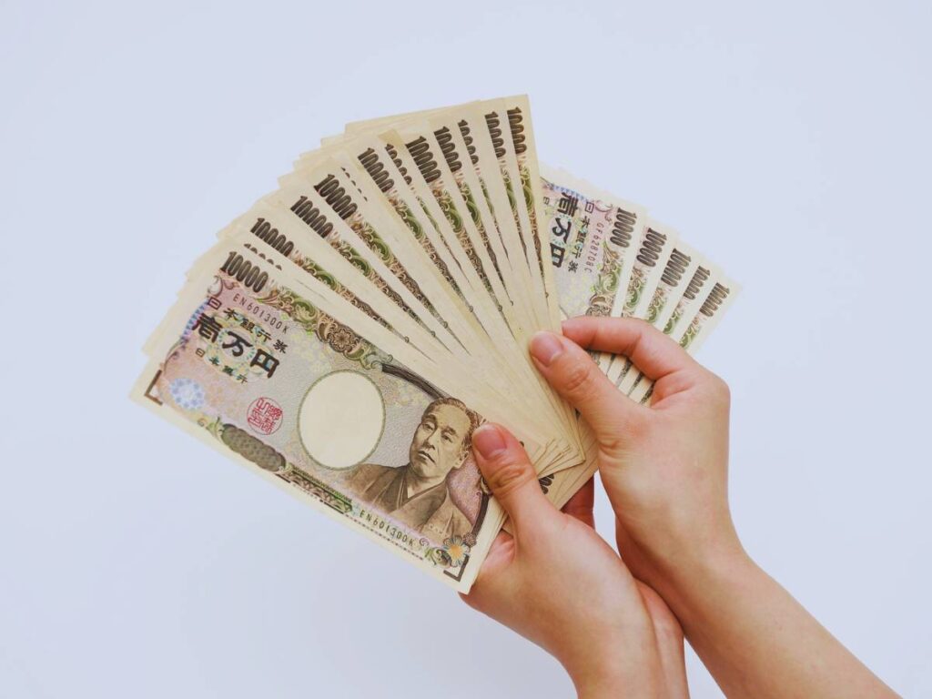 28 Surprising Things About Japan That Shock Travellers: Cash is still King