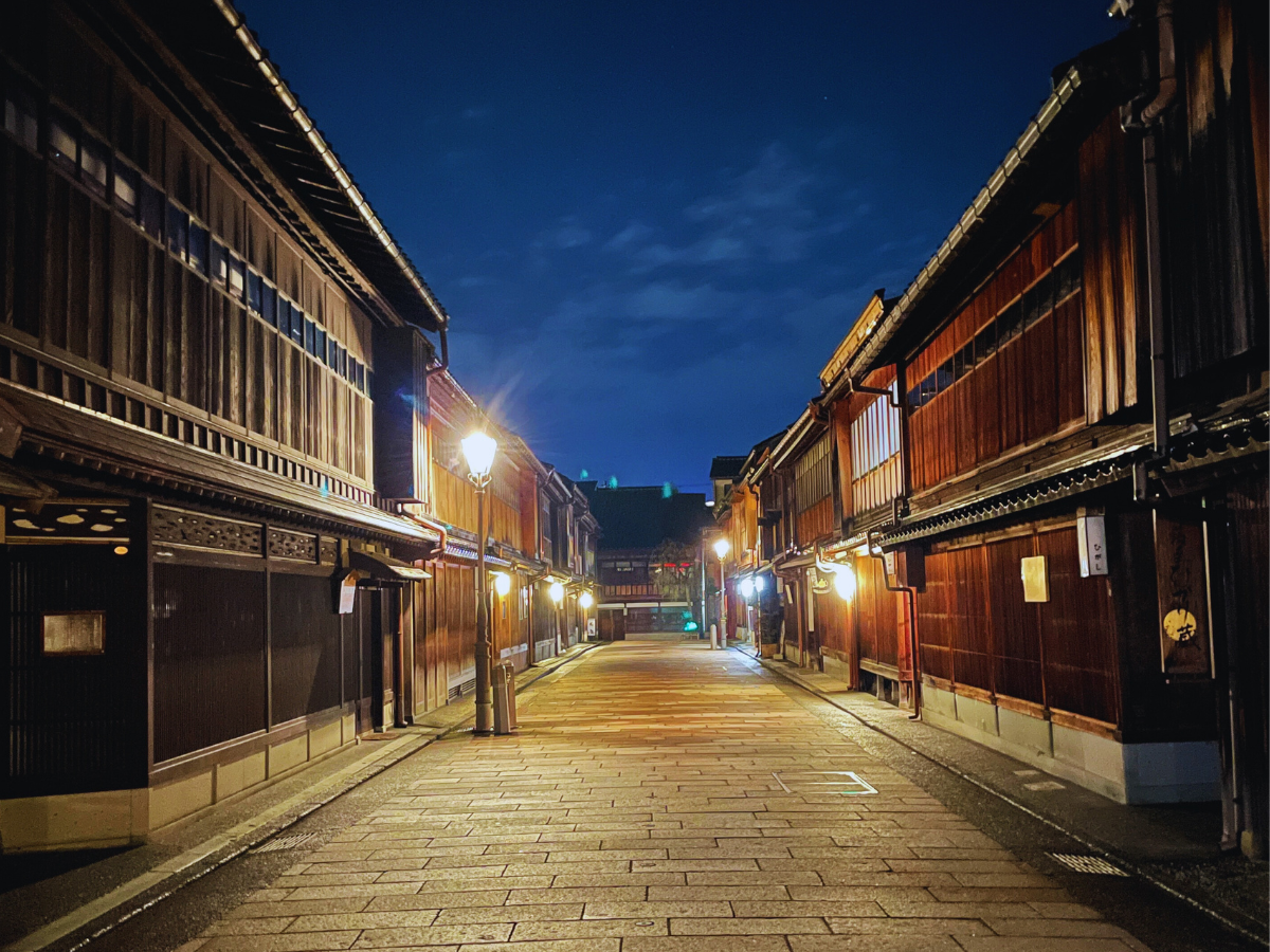 Kanazawa-Higashi Chaya (Photo property of Flip Japan)