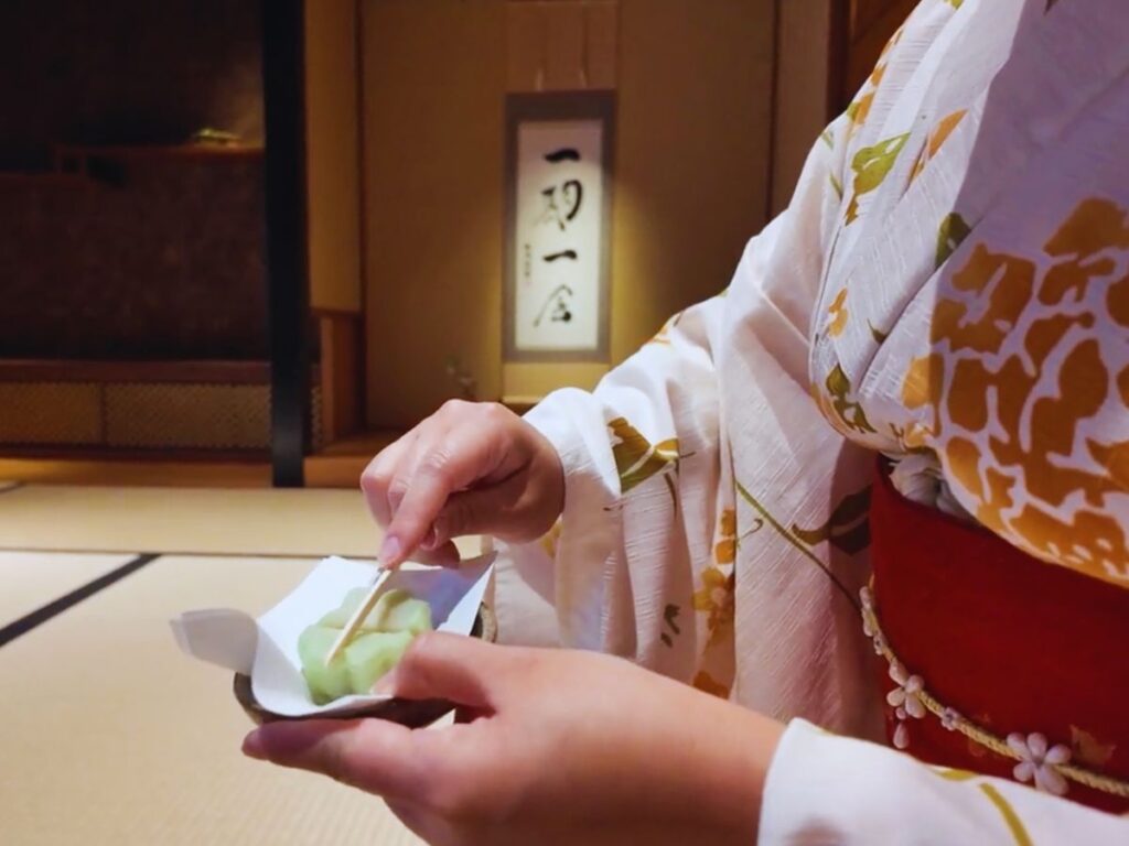 Cultural experiences-Tea ceremony-Kimono-Kyoto-Kimono-Nishiki Orizuruya (Photo property of Flip Japan)