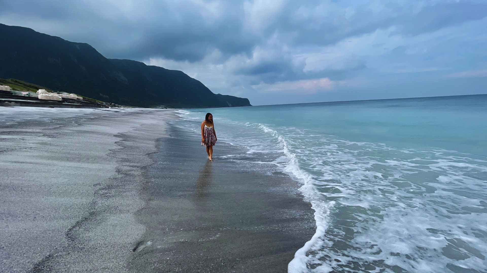 Flip Japan what to wear in summer in Japan Flip Japan photo of a woman on the beach in Japan for the questions what to where in Japan