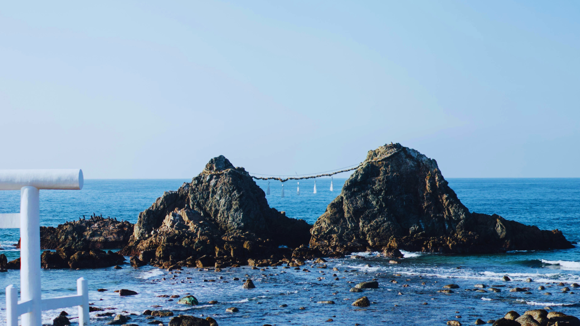 Photo of the wedding rocks at Itoshima Fukuoka, one of the best beaches in Japan