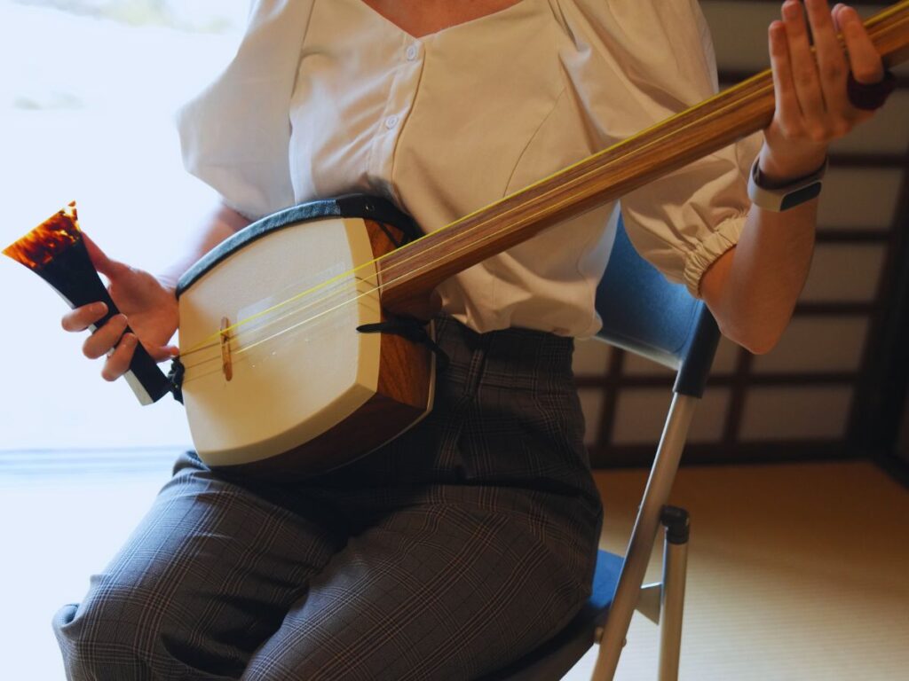 Japan cultural experience-Shamisen (Photo by Flip Japan) 1