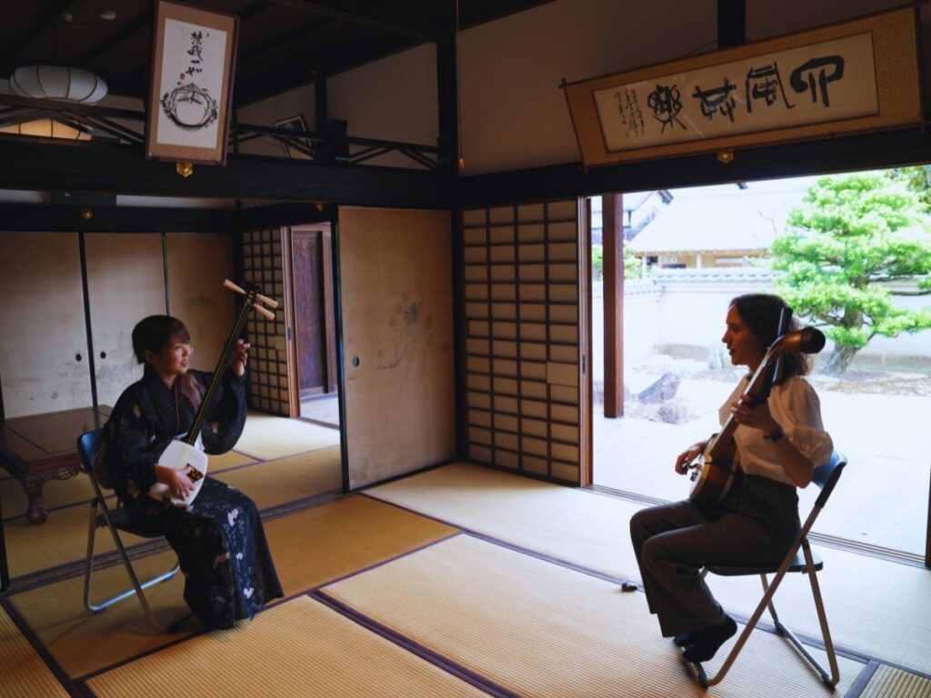Japan cultural experience-Shamisen (Photo by Flip Japan) 3