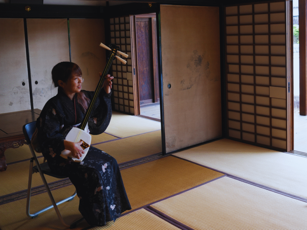 Japan cultural experience-Shamisen (Photo by Flip Japan) 7