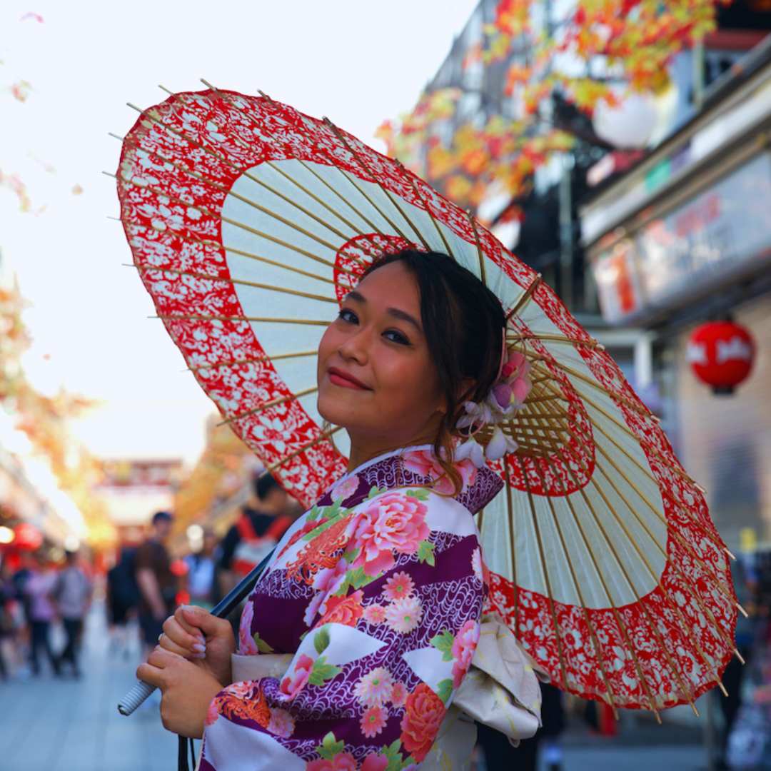 Venese profile picture Flip Japan photo a woman wearing kimono in Japan during June, the best month to visit Japan