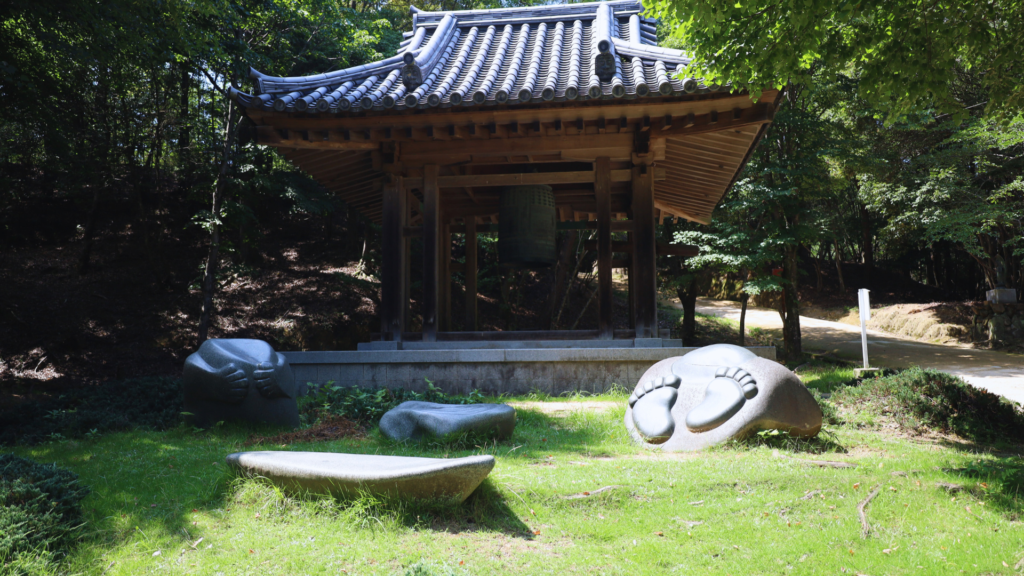 Flip Japan photo of the sacred sites at Engyo Ji two boulders, one with footprints and one with arms hugging