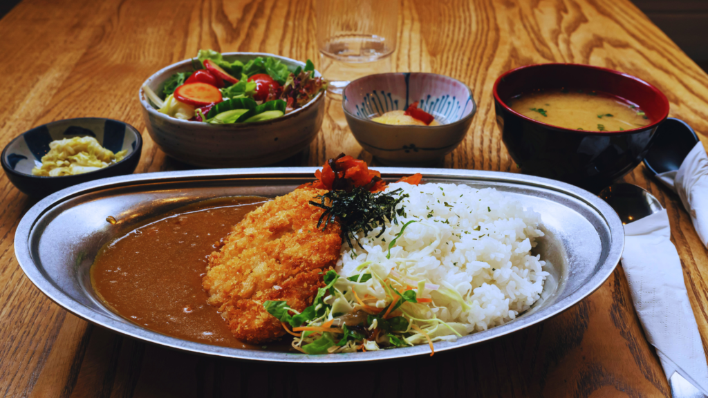Photo of kanazawa curry served in a metal plate