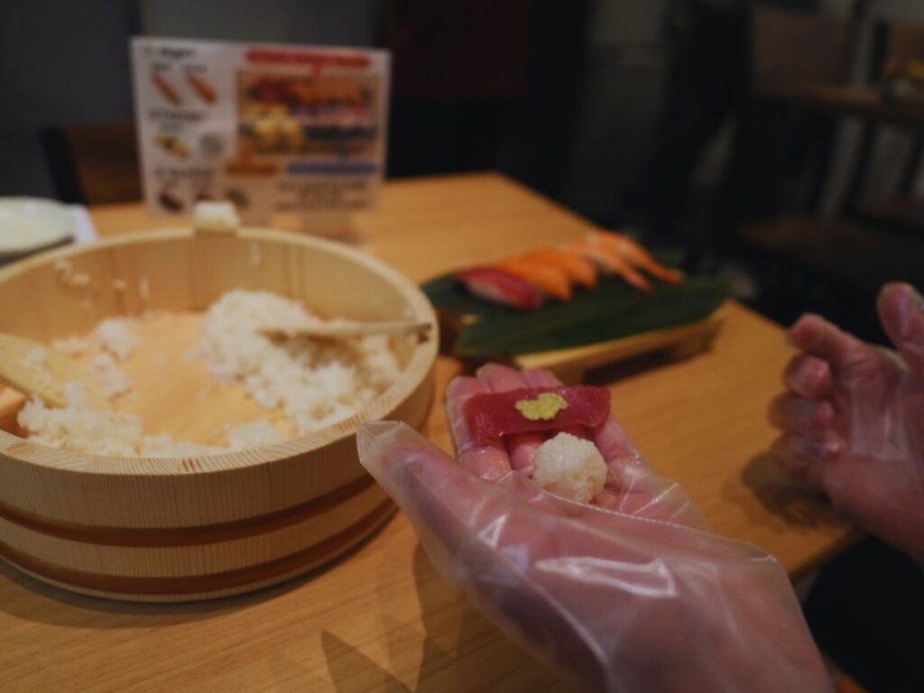 Experiences-Sushi making experience (Photo property of Flip Japan)