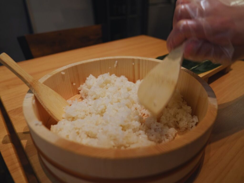 Experiences-Sushi making experience (Photo property of Flip Japan)