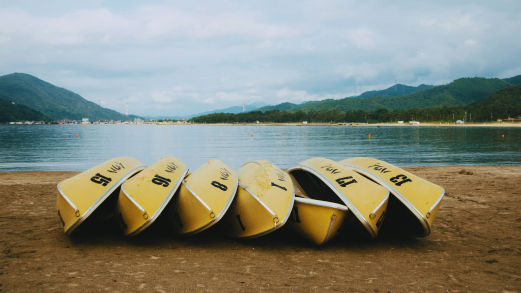 Photo of kayak boats lined up on Takahama Beach in Fukue Island