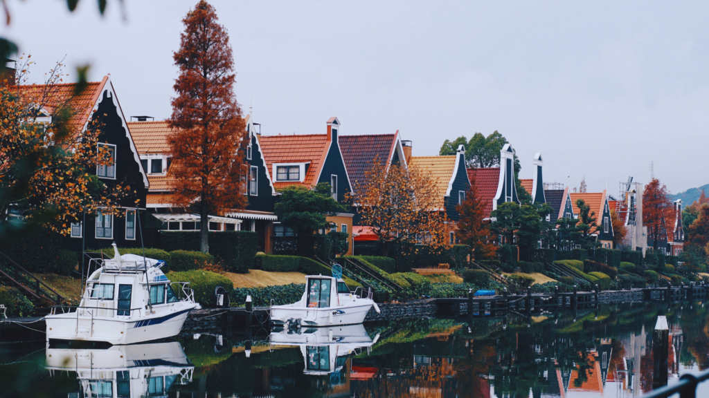 Photo of the canals in Huis Ten Bosch theme park
