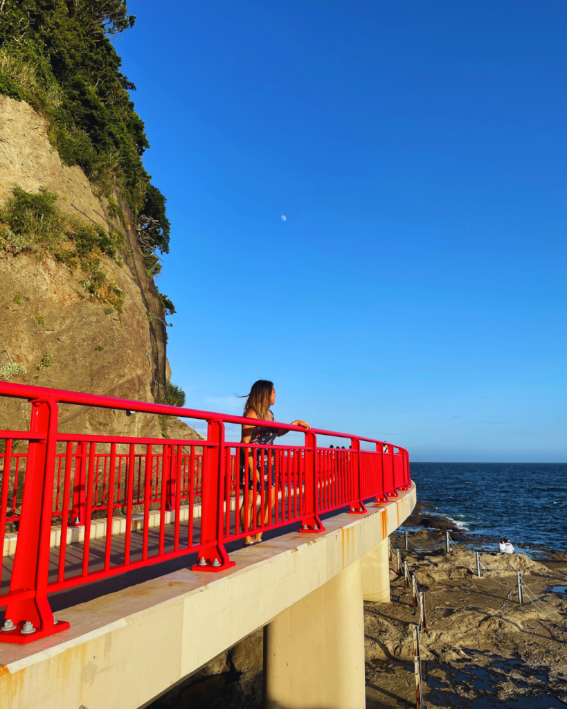 Flip Japan photo of Venese standing at the edge of Enoshima Island