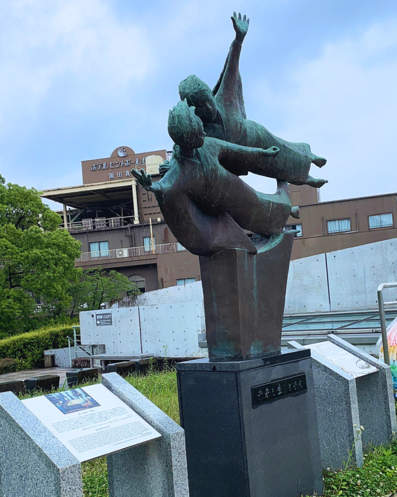 Flip Japan photo of a statue of flying children in Nagasaki Peace Park