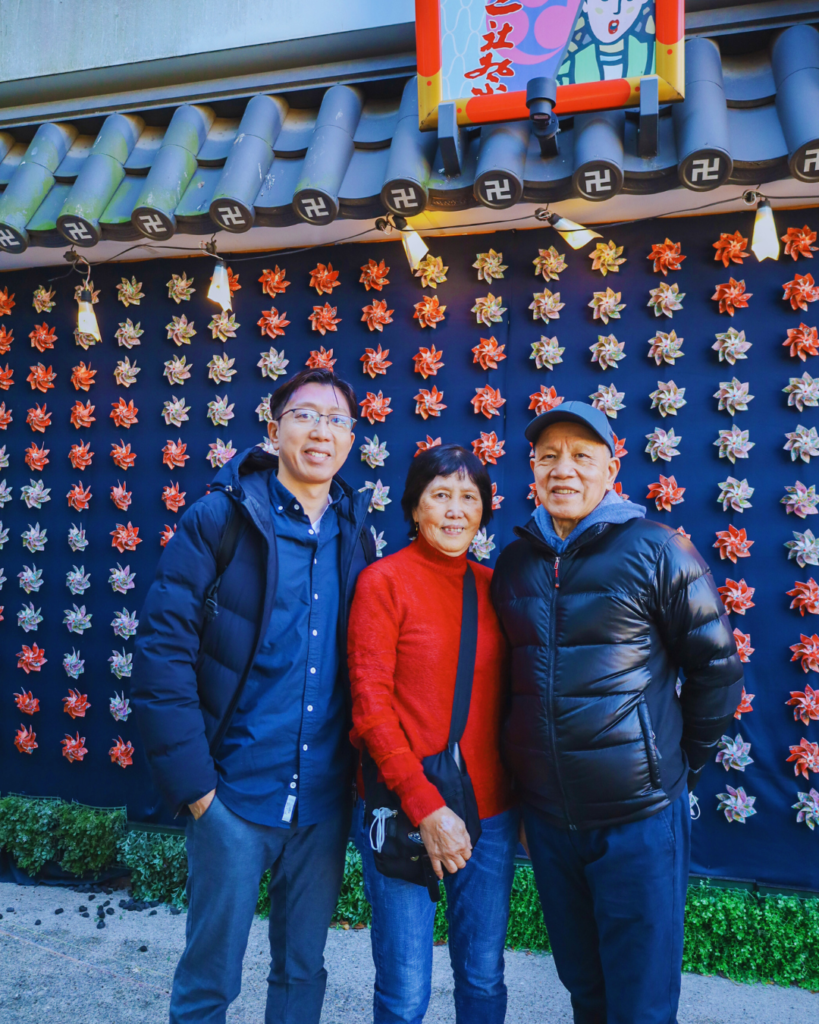 Flip Japan photo of a family on a guided tour in Tokyo