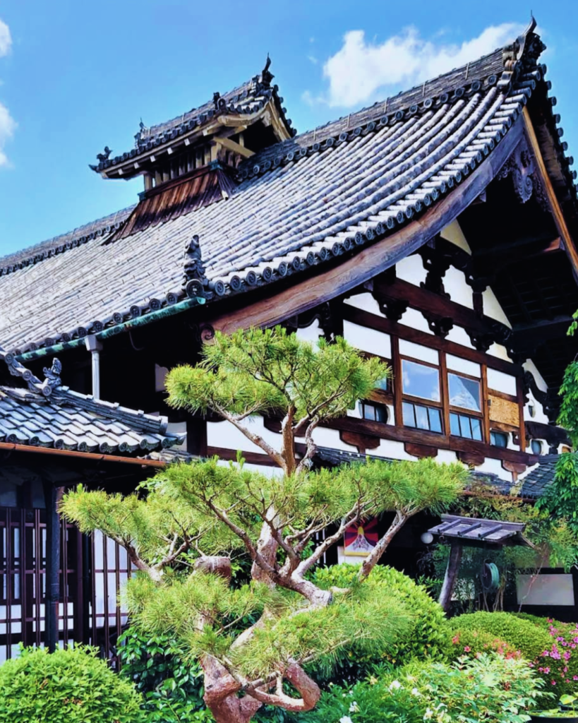 Photo of the outside of Shunkoin Temple in Kyoto