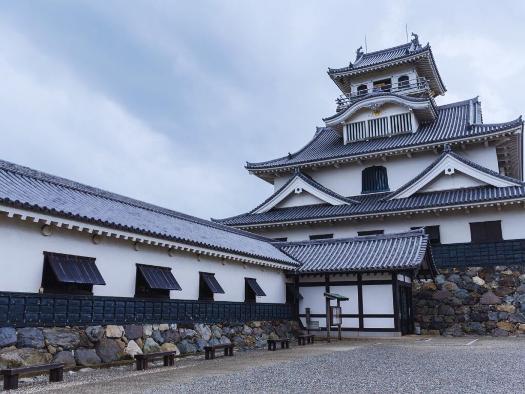Lake Biwa Things to Do and Relaxing 2-Day Itinerary (Hikone Castle)
