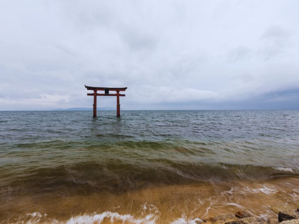 Lake Biwa Things to Do and Relaxing 2-Day Itinerary (Shirahige Shrine)