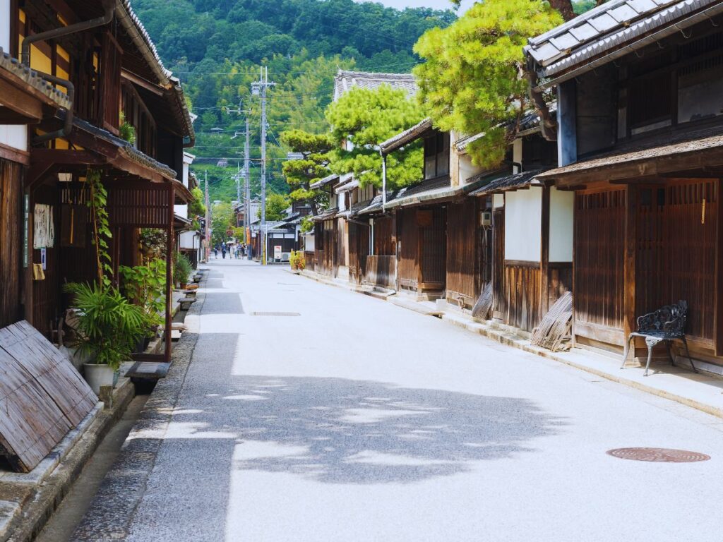 Lake Biwa Things to Do and Relaxing 2-Day Itinerary (Omihachiman)